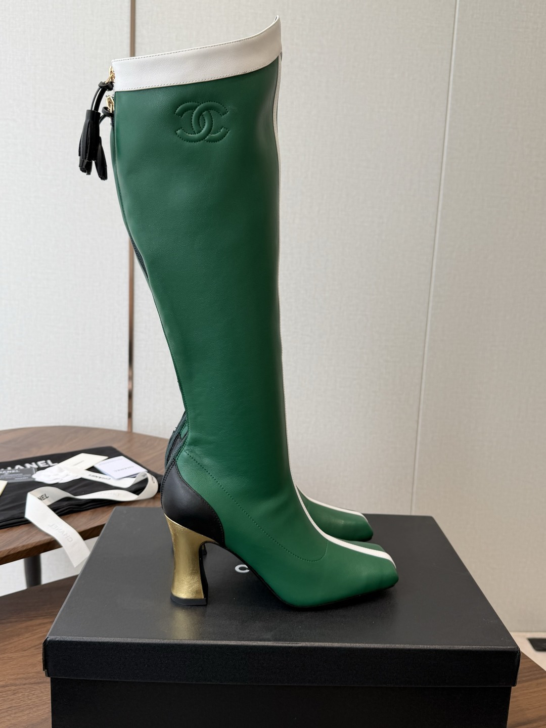CHANEL 香奈儿 26ss 小香秋冬新款 简约 骑士靴 这款靴子真的是帅气时尚的代表 低调不失奢华！简约时尚个性又大