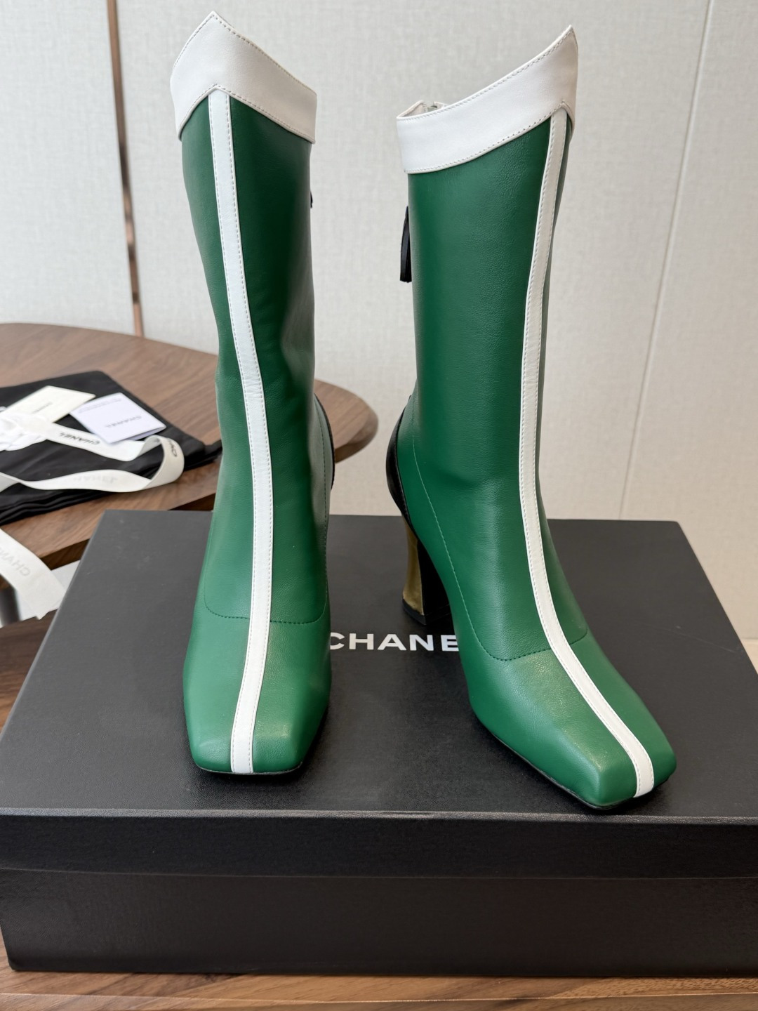 CHANEL 香奈儿 26ss 小香秋冬新款 简约 骑士靴 这款靴子真的是帅气时尚的代表 低调不失奢华!简约时尚个性又大 CHANEL 香奈儿 26ss 小香秋冬新款 简约 骑士靴 这款靴子真的是帅气时尚的代表 低调不失奢华!简约时尚个性又大