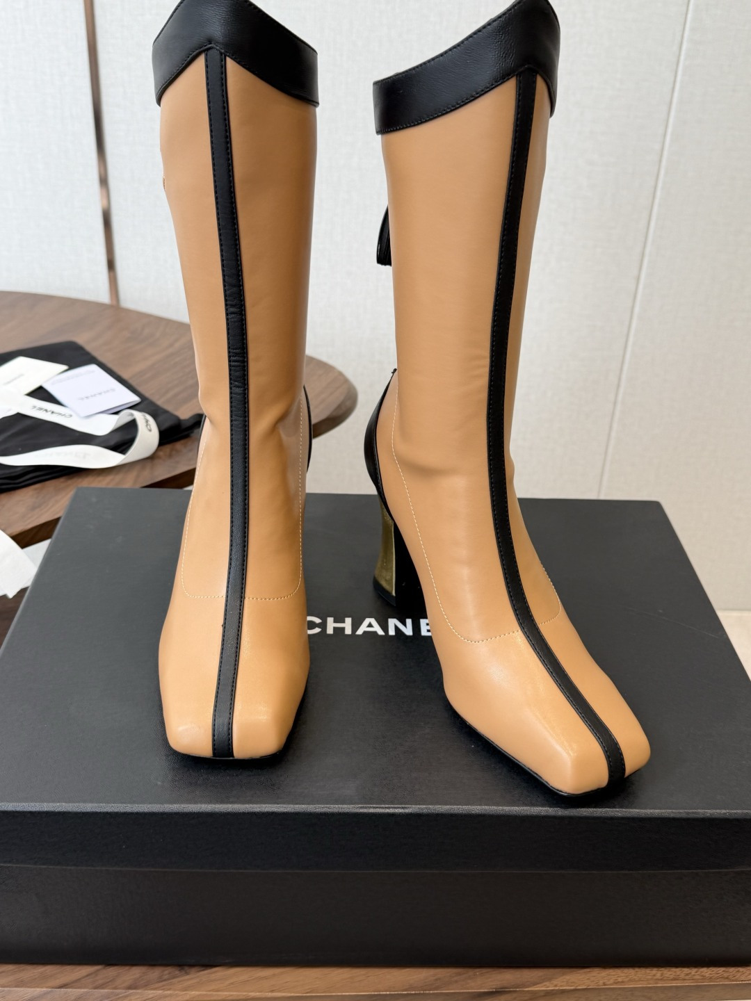 CHANEL 香奈儿 26ss 小香秋冬新款 简约 骑士靴 这款靴子真的是帅气时尚的代表 低调不失奢华！简约时尚个性又大