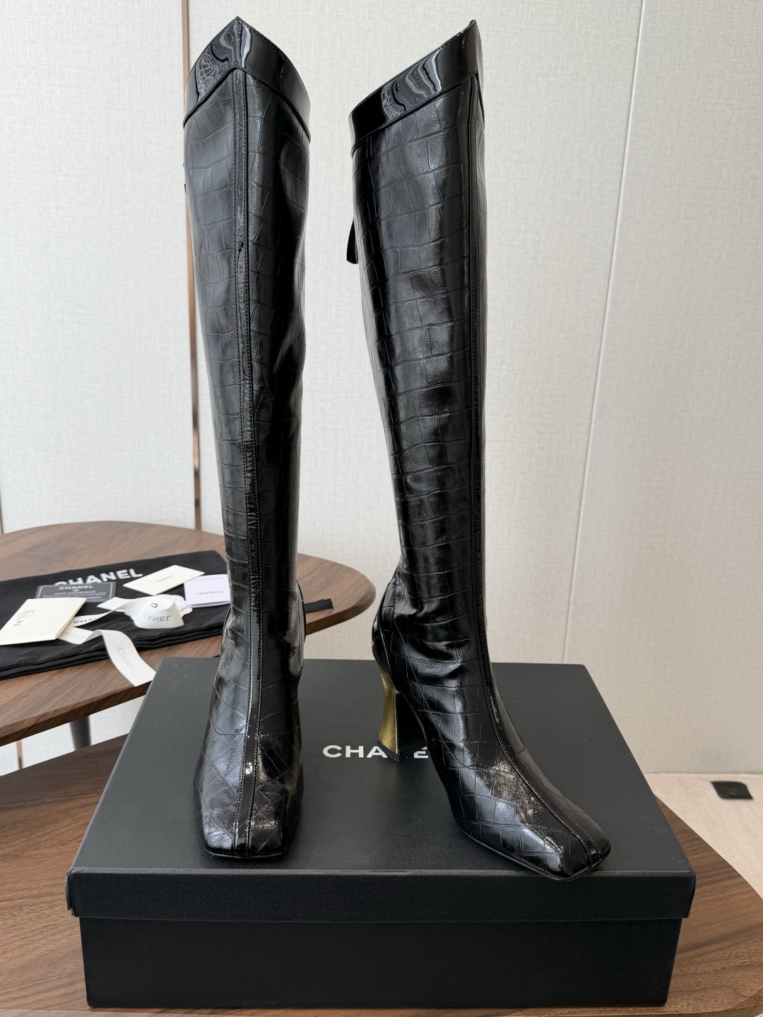 CHANEL 香奈儿 26ss 小香秋冬新款 简约 骑士靴 这款靴子真的是帅气时尚的代表 低调不失奢华！简约时尚个性又大