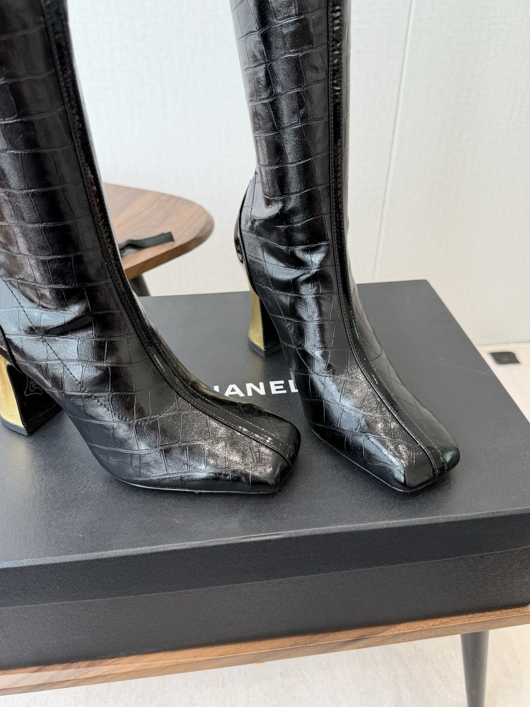 CHANEL 香奈儿 26ss 小香秋冬新款 简约 骑士靴 这款靴子真的是帅气时尚的代表 低调不失奢华！简约时尚个性又大