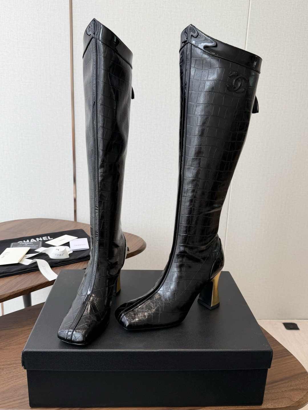 CHANEL 香奈儿 26ss 小香秋冬新款 简约 骑士靴 这款靴子真的是帅气时尚的代表 低调不失奢华！简约时尚个性又大