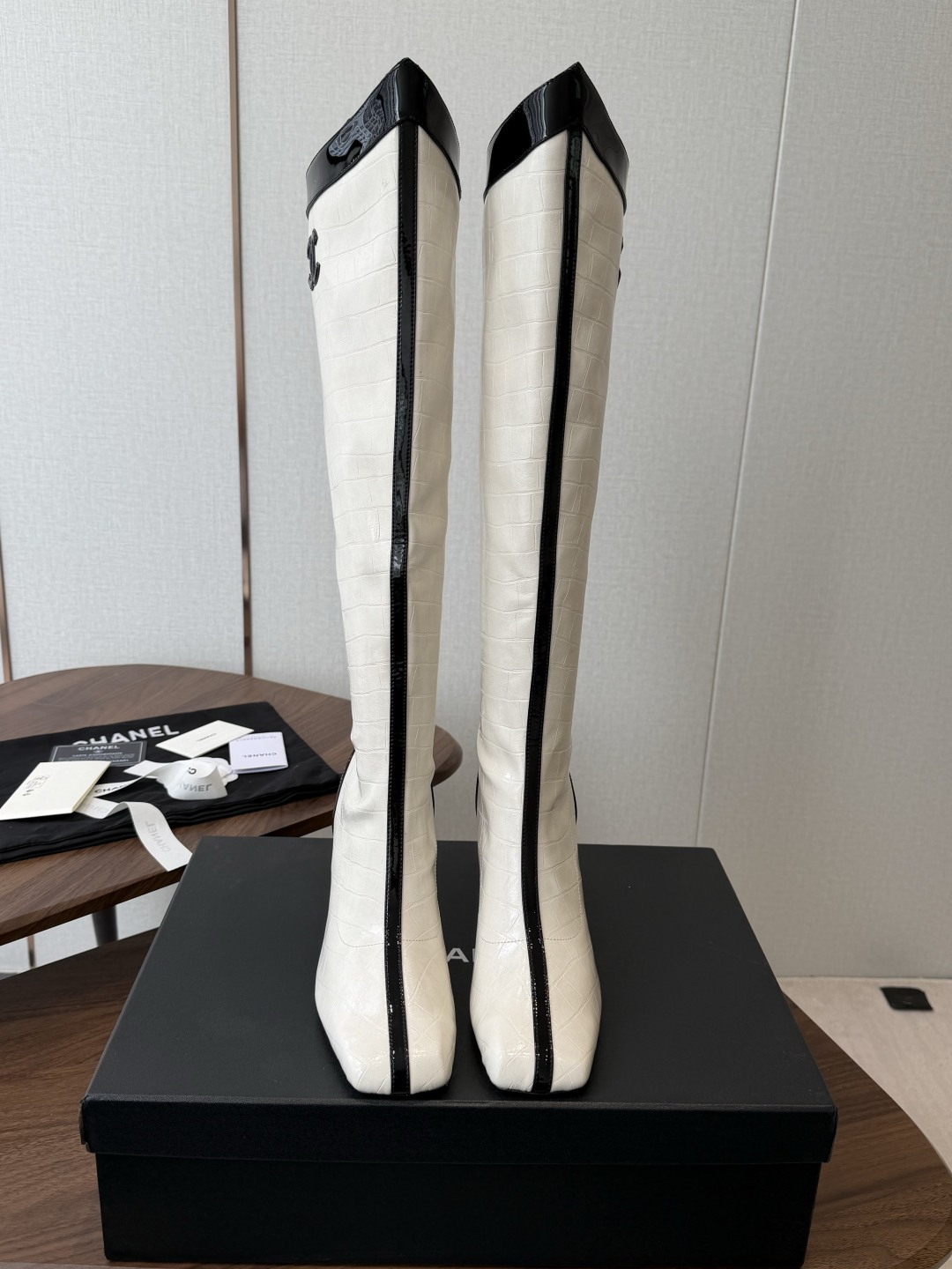 CHANEL 香奈儿 26ss 小香秋冬新款 简约 骑士靴 这款靴子真的是帅气时尚的代表 低调不失奢华！简约时尚个性又大