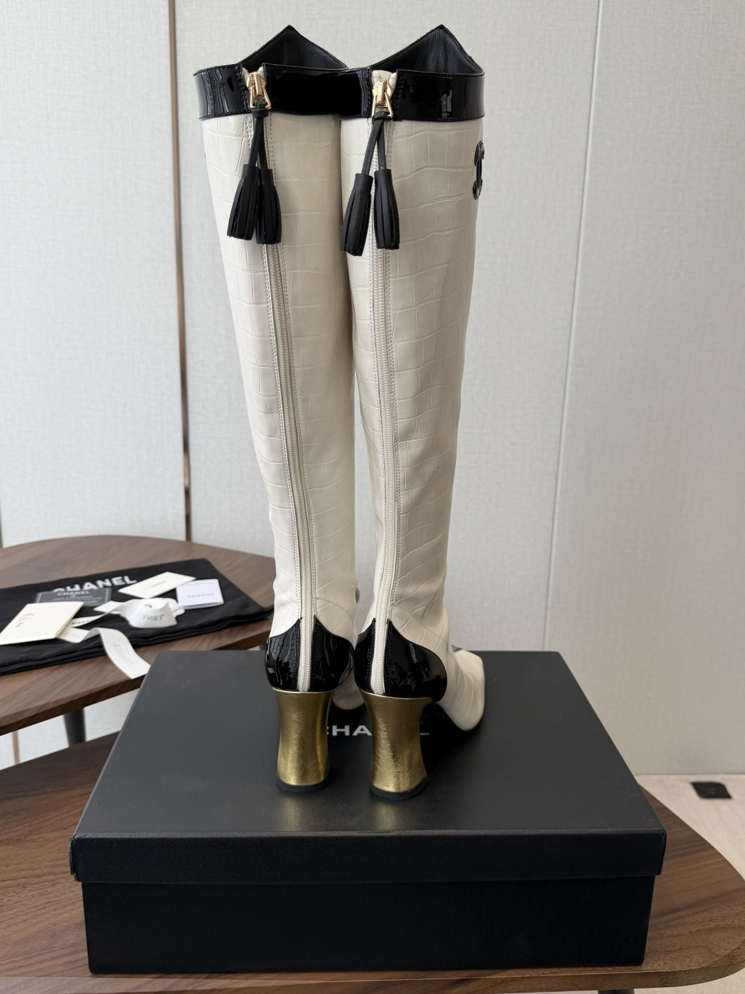 CHANEL 香奈儿 26ss 小香秋冬新款 简约 骑士靴 这款靴子真的是帅气时尚的代表 低调不失奢华!简约时尚个性又大 CHANEL 香奈儿 26ss 小香秋冬新款 简约 骑士靴 这款靴子真的是帅气时尚的代表 低调不失奢华!简约时尚个性又大