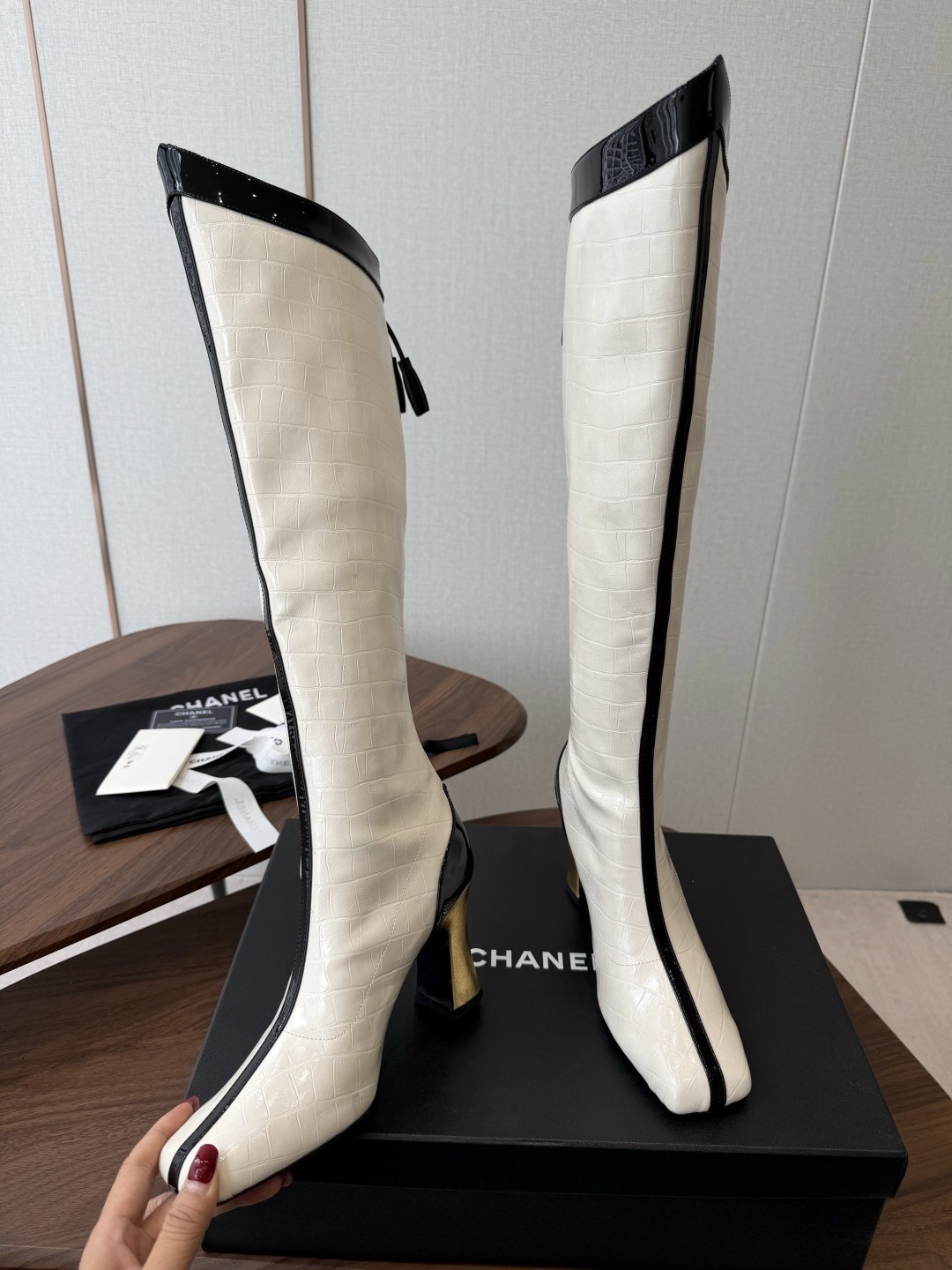 CHANEL 香奈儿 26ss 小香秋冬新款 简约 骑士靴 这款靴子真的是帅气时尚的代表 低调不失奢华!简约时尚个性又大 CHANEL 香奈儿 26ss 小香秋冬新款 简约 骑士靴 这款靴子真的是帅气时尚的代表 低调不失奢华!简约时尚个性又大