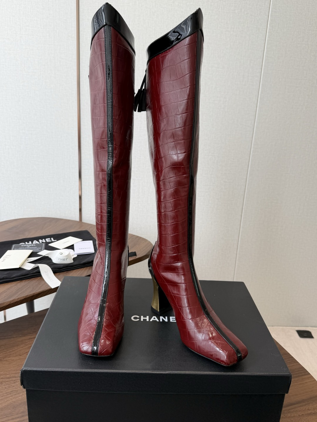 CHANEL 香奈儿 26ss 小香秋冬新款 简约 骑士靴 这款靴子真的是帅气时尚的代表 低调不失奢华!简约时尚个性又大 CHANEL 香奈儿 26ss 小香秋冬新款 简约 骑士靴 这款靴子真的是帅气时尚的代表 低调不失奢华!简约时尚个性又大
