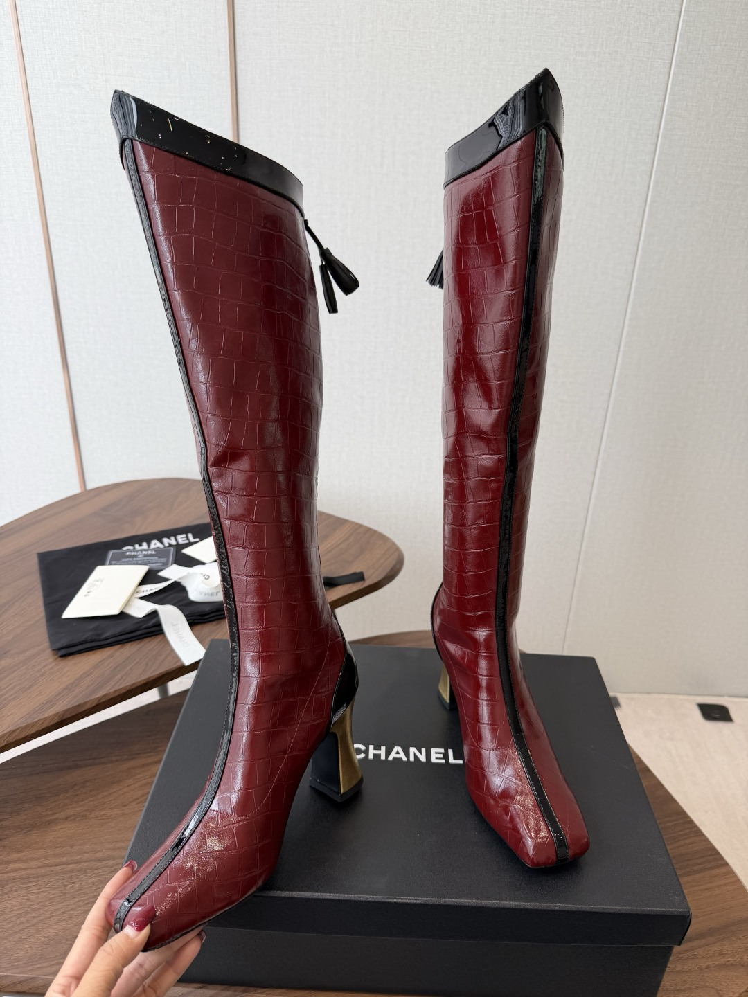 CHANEL 香奈儿 26ss 小香秋冬新款 简约 骑士靴 这款靴子真的是帅气时尚的代表 低调不失奢华!简约时尚个性又大 CHANEL 香奈儿 26ss 小香秋冬新款 简约 骑士靴 这款靴子真的是帅气时尚的代表 低调不失奢华!简约时尚个性又大