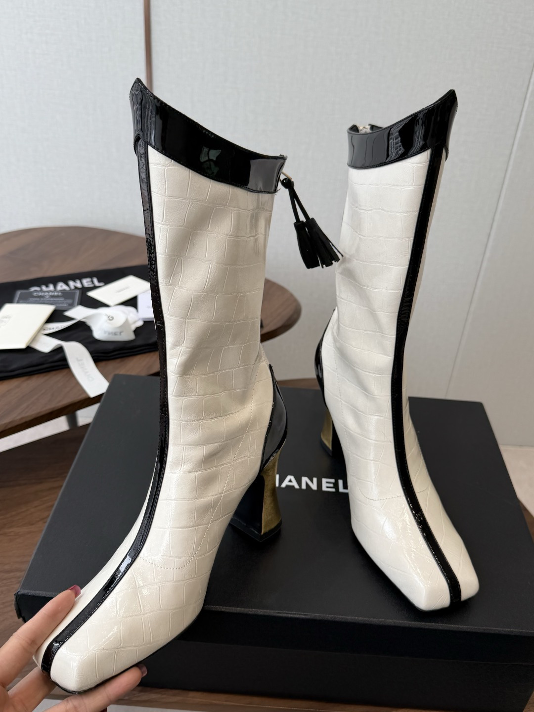 CHANEL 香奈儿 26ss 小香秋冬新款 简约 骑士靴 这款靴子真的是帅气时尚的代表 低调不失奢华！简约时尚个性又大