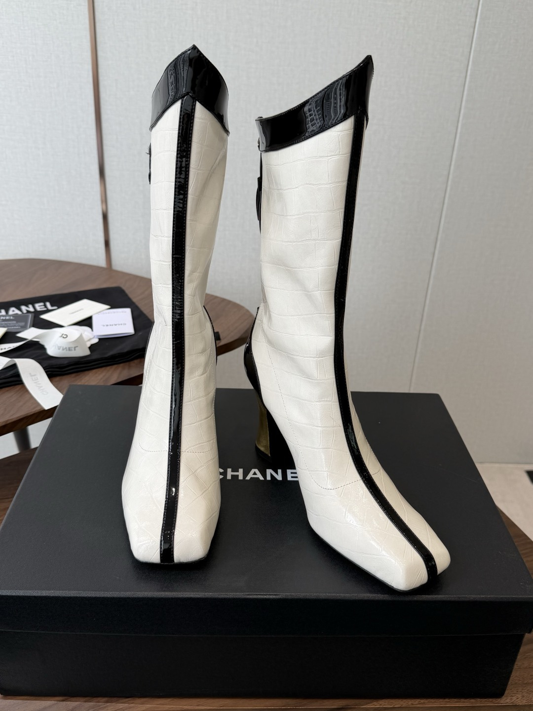 CHANEL 香奈儿 26ss 小香秋冬新款 简约 骑士靴 这款靴子真的是帅气时尚的代表 低调不失奢华！简约时尚个性又大