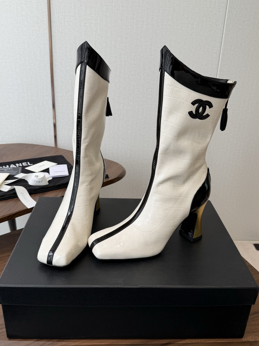 CHANEL 香奈儿 26ss 小香秋冬新款 简约 骑士靴 这款靴子真的是帅气时尚的代表 低调不失奢华！简约时尚个性又大