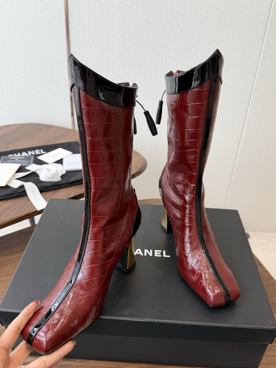 CHANEL 香奈儿 26ss 小香秋冬新款 简约 骑士靴 这款靴子真的是帅气时尚的代表 低调不失奢华!简约时尚个性又大 CHANEL 香奈儿 26ss 小香秋冬新款 简约 骑士靴 这款靴子真的是帅气时尚的代表 低调不失奢华!简约时尚个性又大