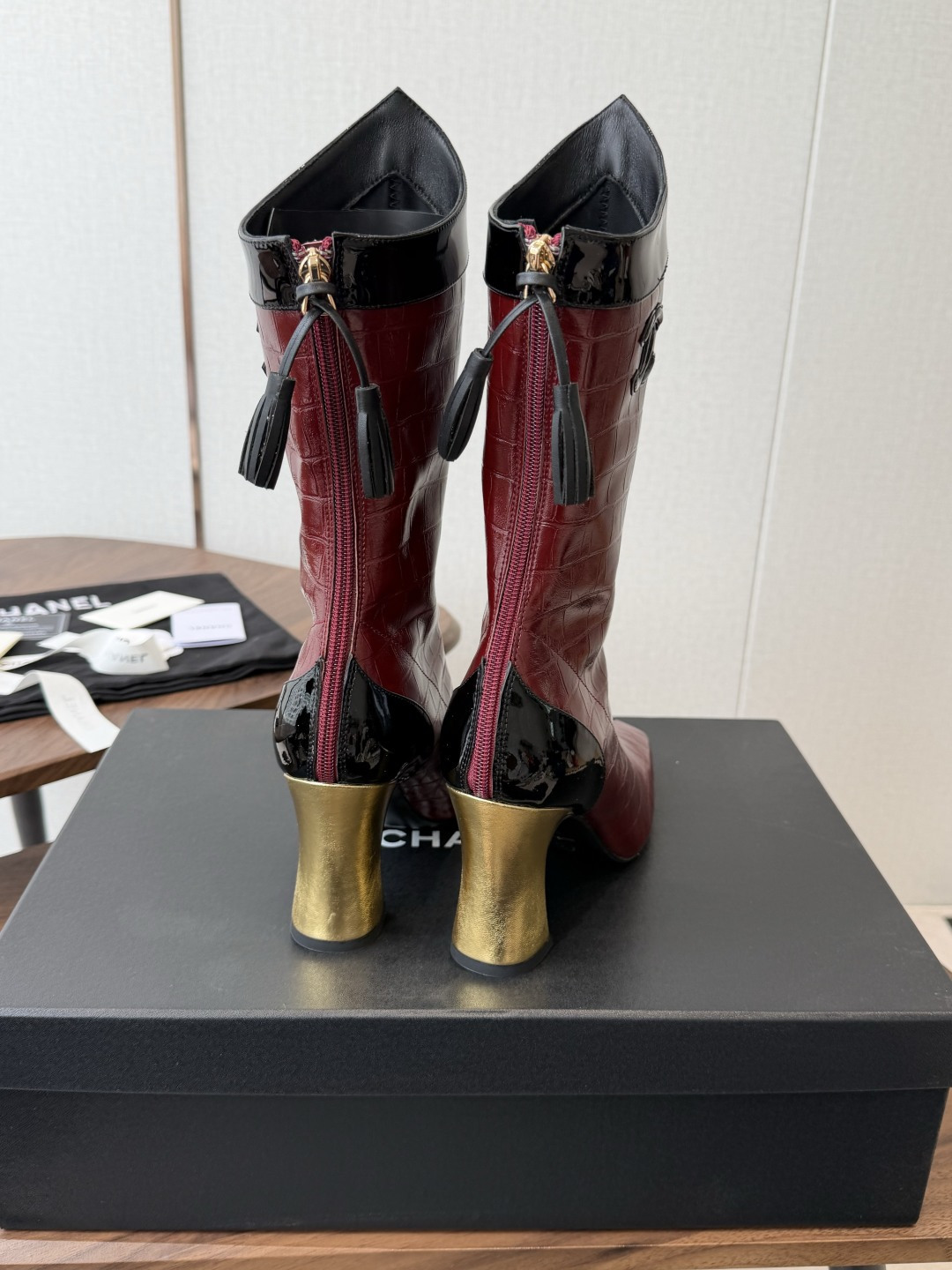 CHANEL 香奈儿 26ss 小香秋冬新款 简约 骑士靴 这款靴子真的是帅气时尚的代表 低调不失奢华!简约时尚个性又大 CHANEL 香奈儿 26ss 小香秋冬新款 简约 骑士靴 这款靴子真的是帅气时尚的代表 低调不失奢华!简约时尚个性又大