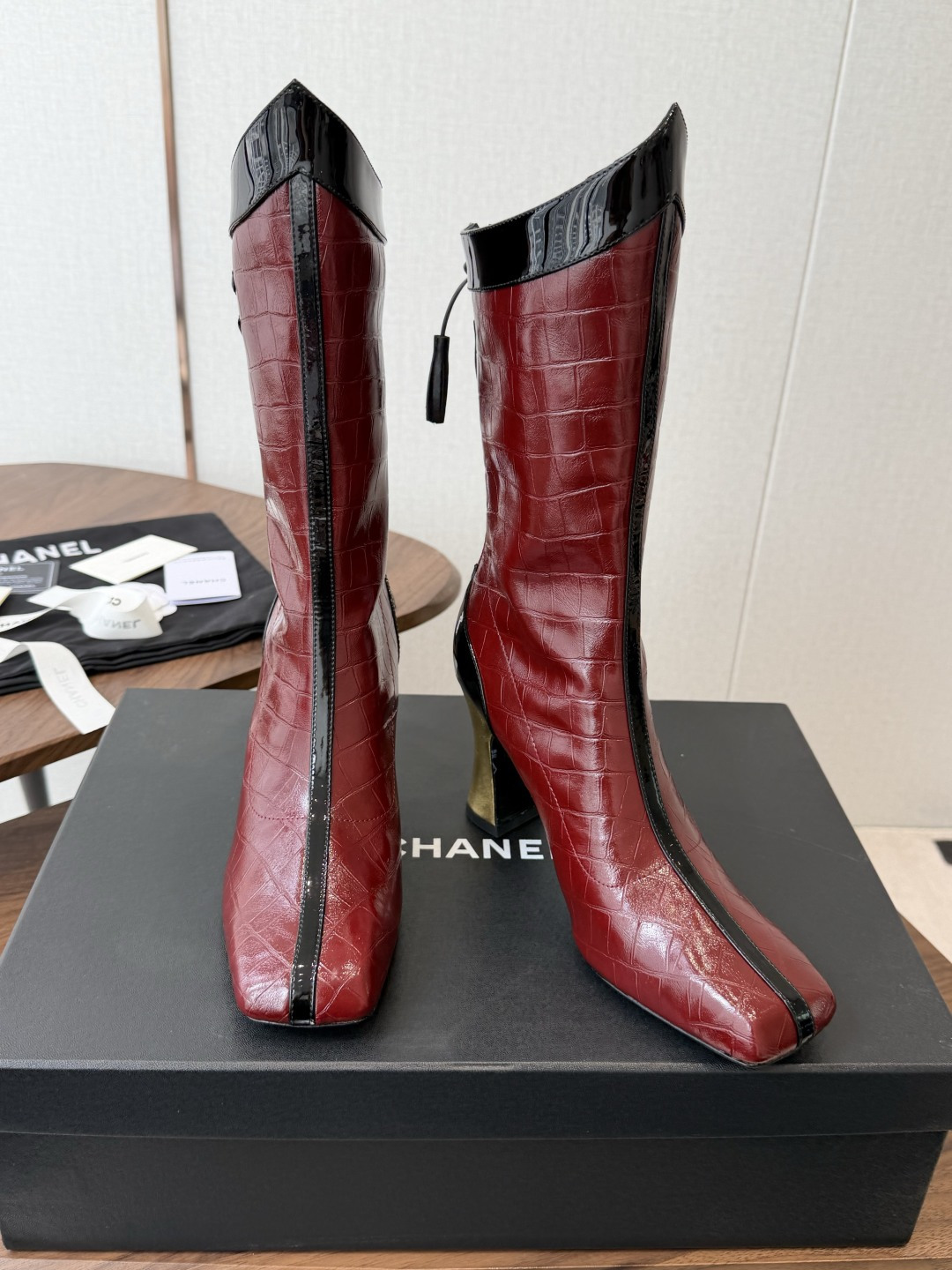 CHANEL 香奈儿 26ss 小香秋冬新款 简约 骑士靴 这款靴子真的是帅气时尚的代表 低调不失奢华!简约时尚个性又大 CHANEL 香奈儿 26ss 小香秋冬新款 简约 骑士靴 这款靴子真的是帅气时尚的代表 低调不失奢华!简约时尚个性又大