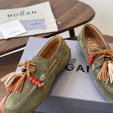 Hogan26ss夏季新款彩穗流苏乐福鞋 自带松弛复古英伦氛围感的四季乐福豆豆鞋,圆润船型鞋头,鞋身搭配皮绳系带、撞色流 Hogan26ss夏季新款彩穗流苏乐福鞋 自带松弛复古英伦氛围感的四季乐福豆豆鞋,圆润船型鞋头,鞋身搭配皮绳系带、撞色流