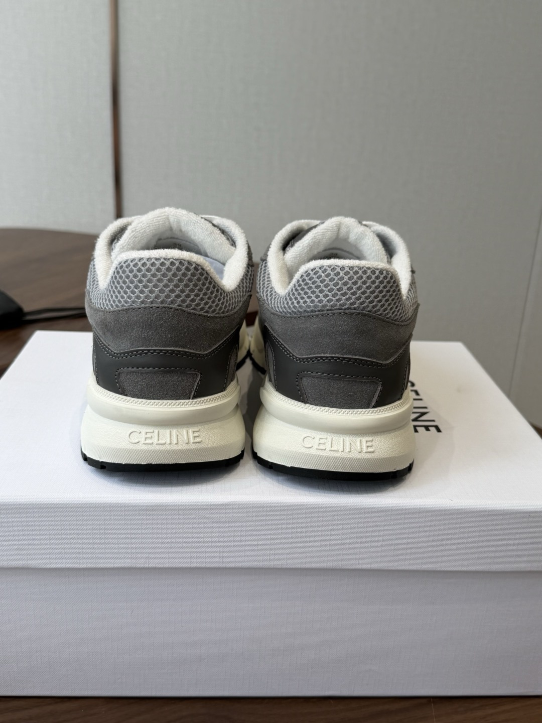 CELINE·思琳赛琳最新款复古老爹鞋 运动鞋超多明星网红种草 CELINE TRIOMPHE RUNNER 低帮复古运 CELINE·思琳赛琳最新款复古老爹鞋 运动鞋超多明星网红种草 CELINE TRIOMPHE RUNNER 低帮复古运