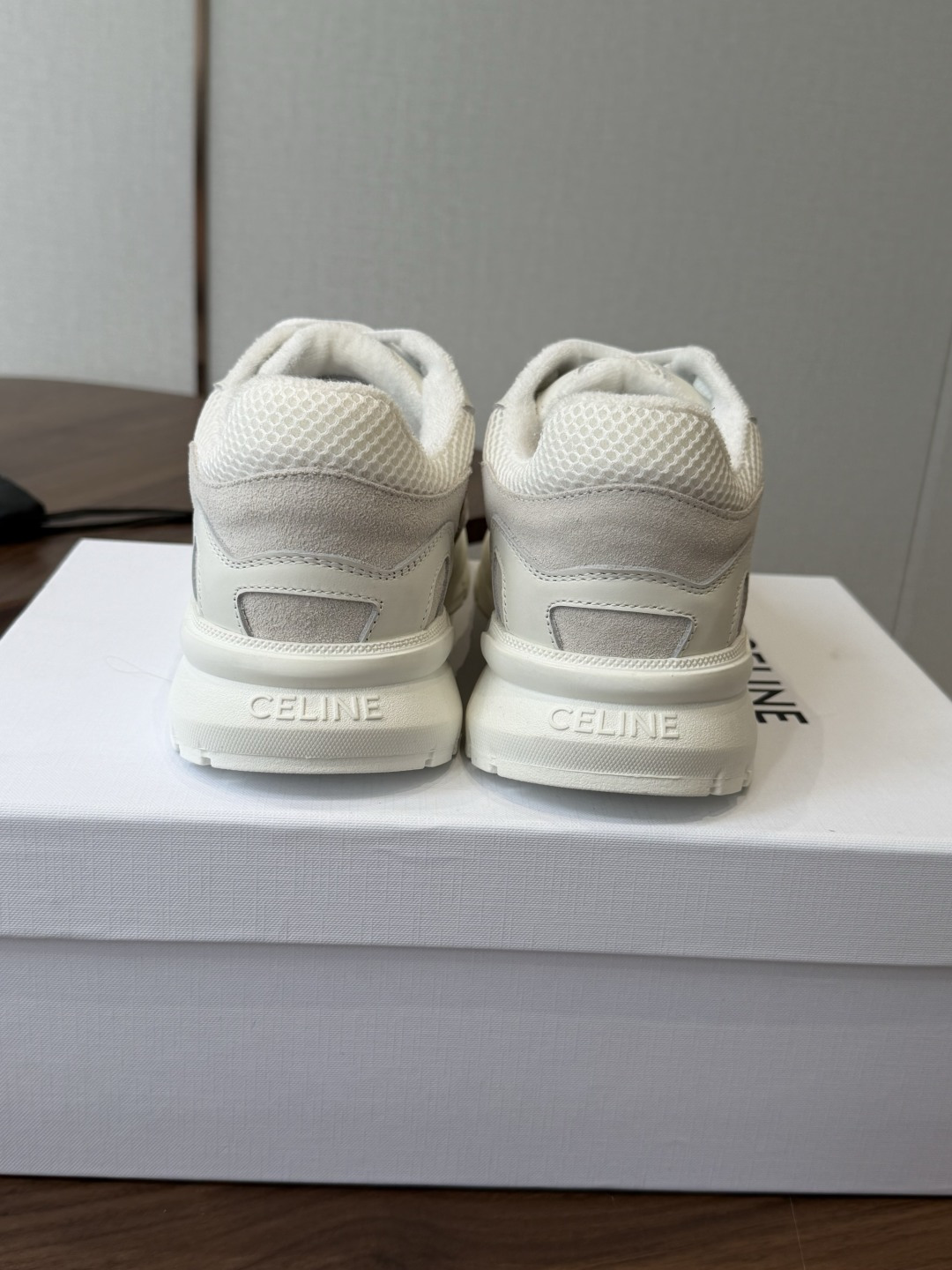 CELINE·思琳赛琳最新款复古老爹鞋 运动鞋超多明星网红种草 CELINE TRIOMPHE RUNNER 低帮复古运 CELINE·思琳赛琳最新款复古老爹鞋 运动鞋超多明星网红种草 CELINE TRIOMPHE RUNNER 低帮复古运
