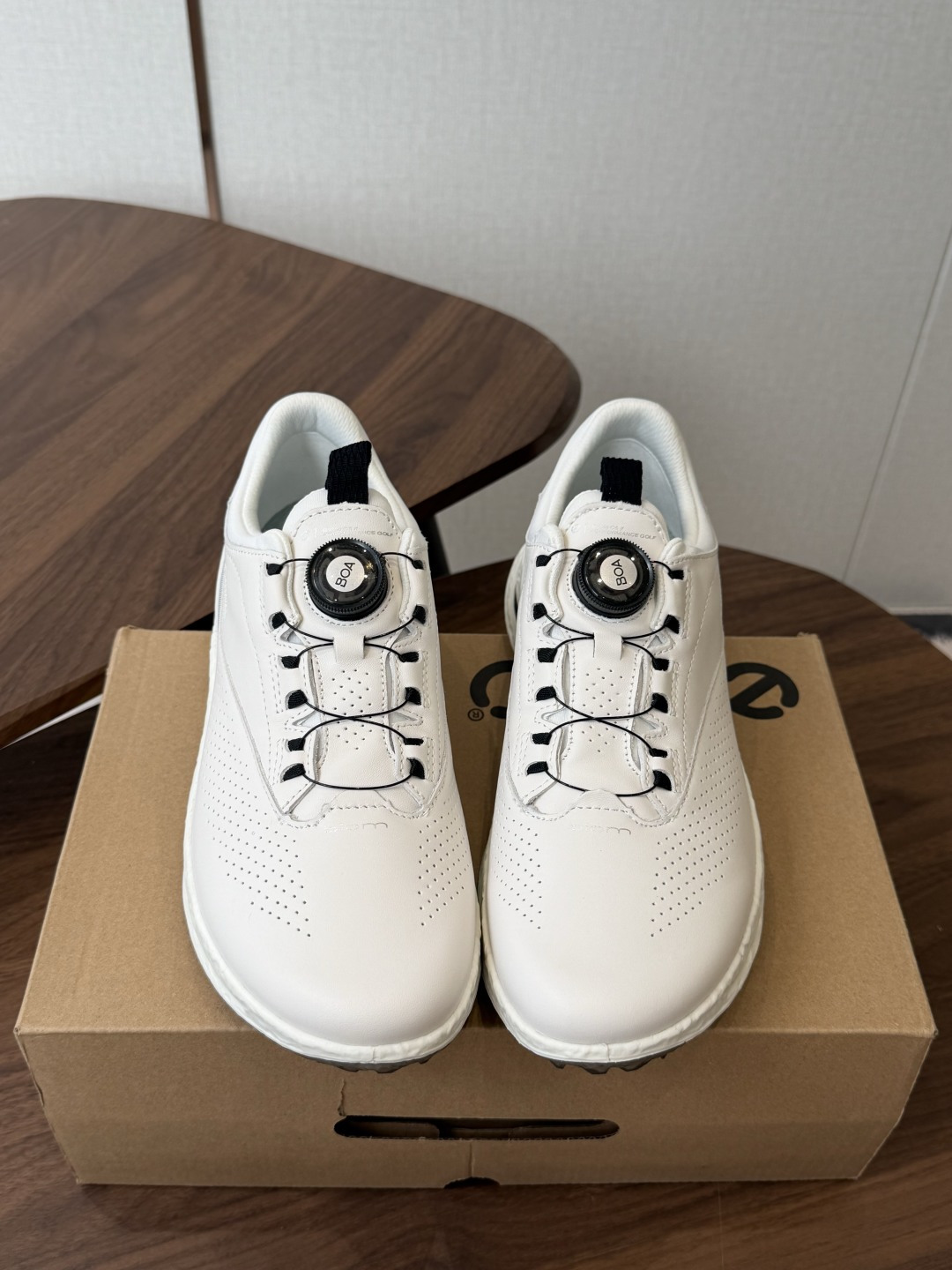 Ecco/爱步高尔夫球鞋 男26ss新品BIOM健步C5牛皮轻盈柔软透气BOA男鞋！简单的大气的鞋面设计，老钱风休闲款，