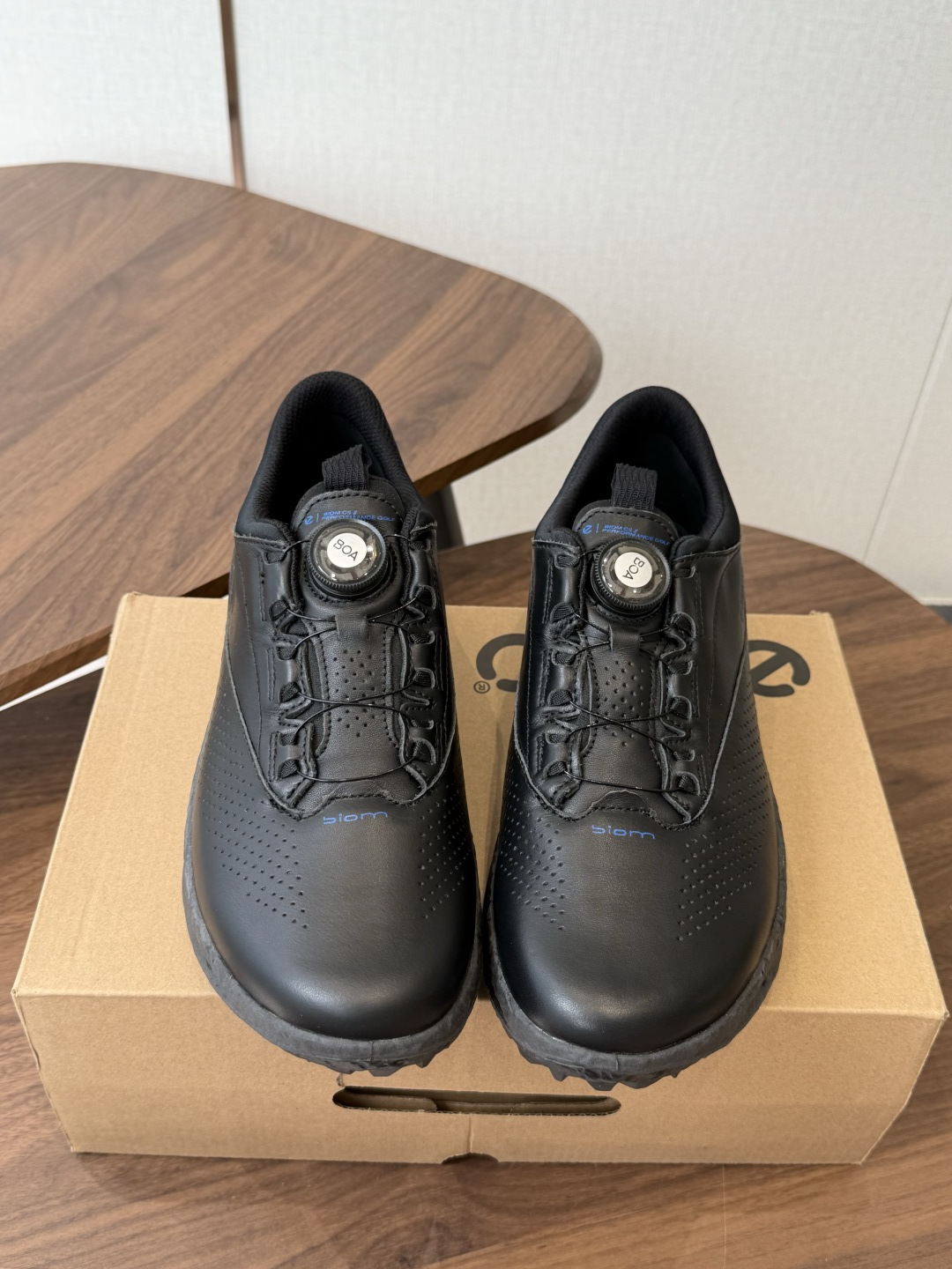 Ecco/爱步高尔夫球鞋 男26ss新品BIOM健步C5牛皮轻盈柔软透气BOA男鞋！简单的大气的鞋面设计，老钱风休闲款，