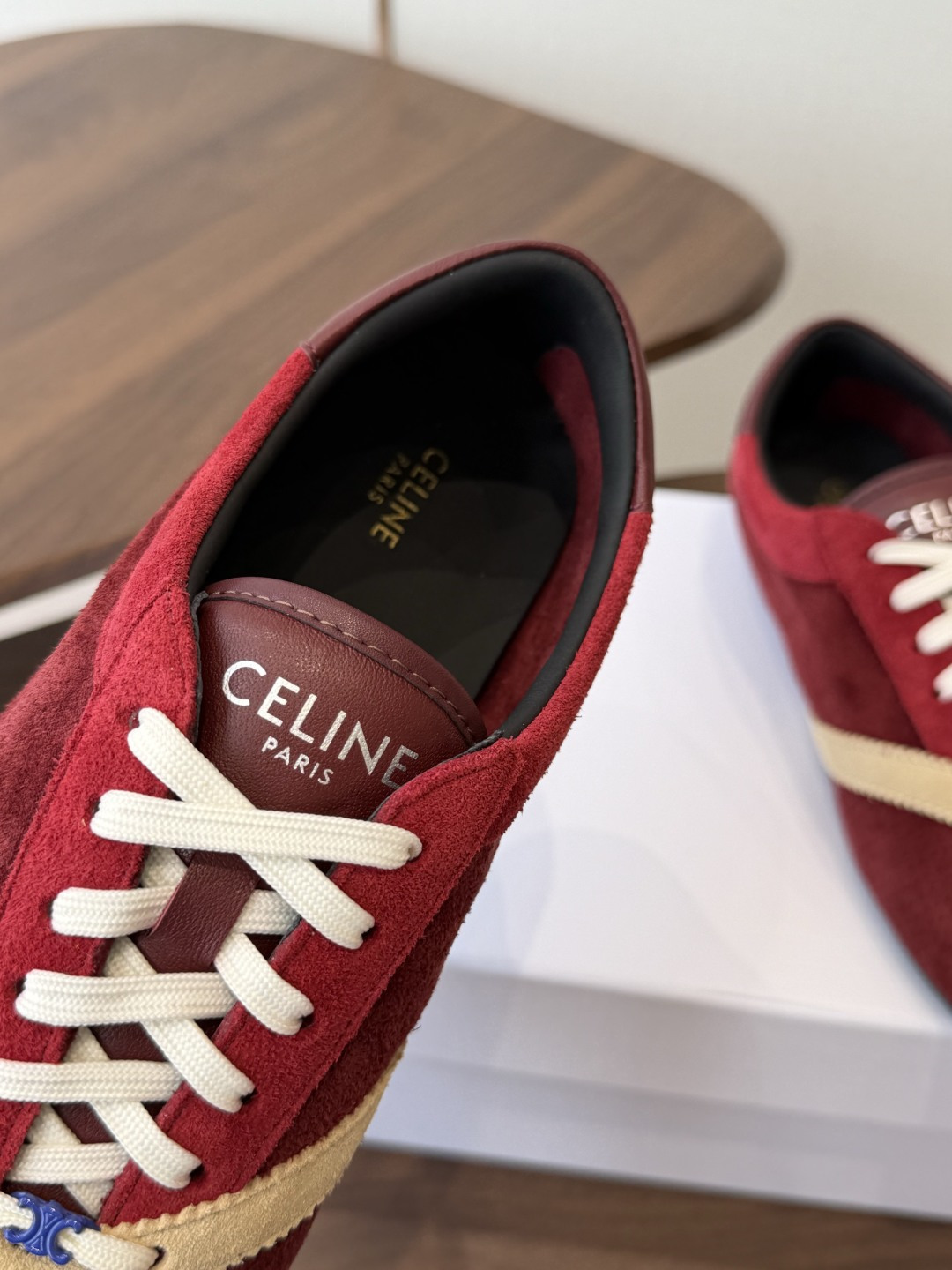 Celine 26ss 思琳新款休闲鞋德训运动鞋  充满街头感的一双鞋子，最新大C设计非常赞 这款鞋有它自己独特的设计 