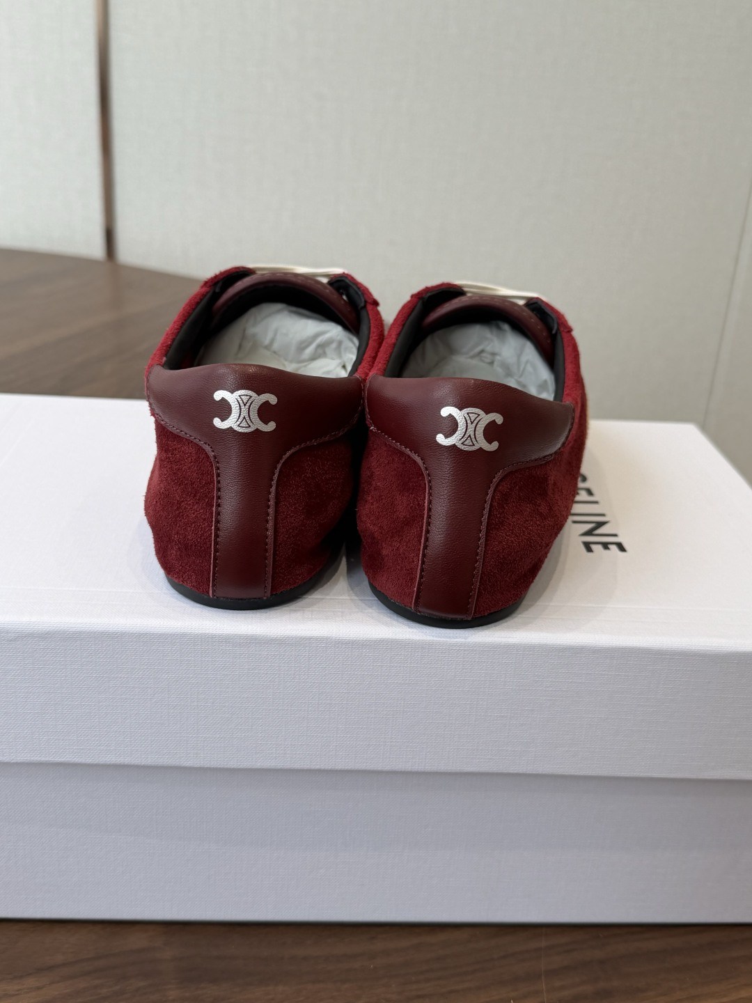 Celine 26ss 思琳新款休闲鞋德训运动鞋  充满街头感的一双鞋子，最新大C设计非常赞 这款鞋有它自己独特的设计 