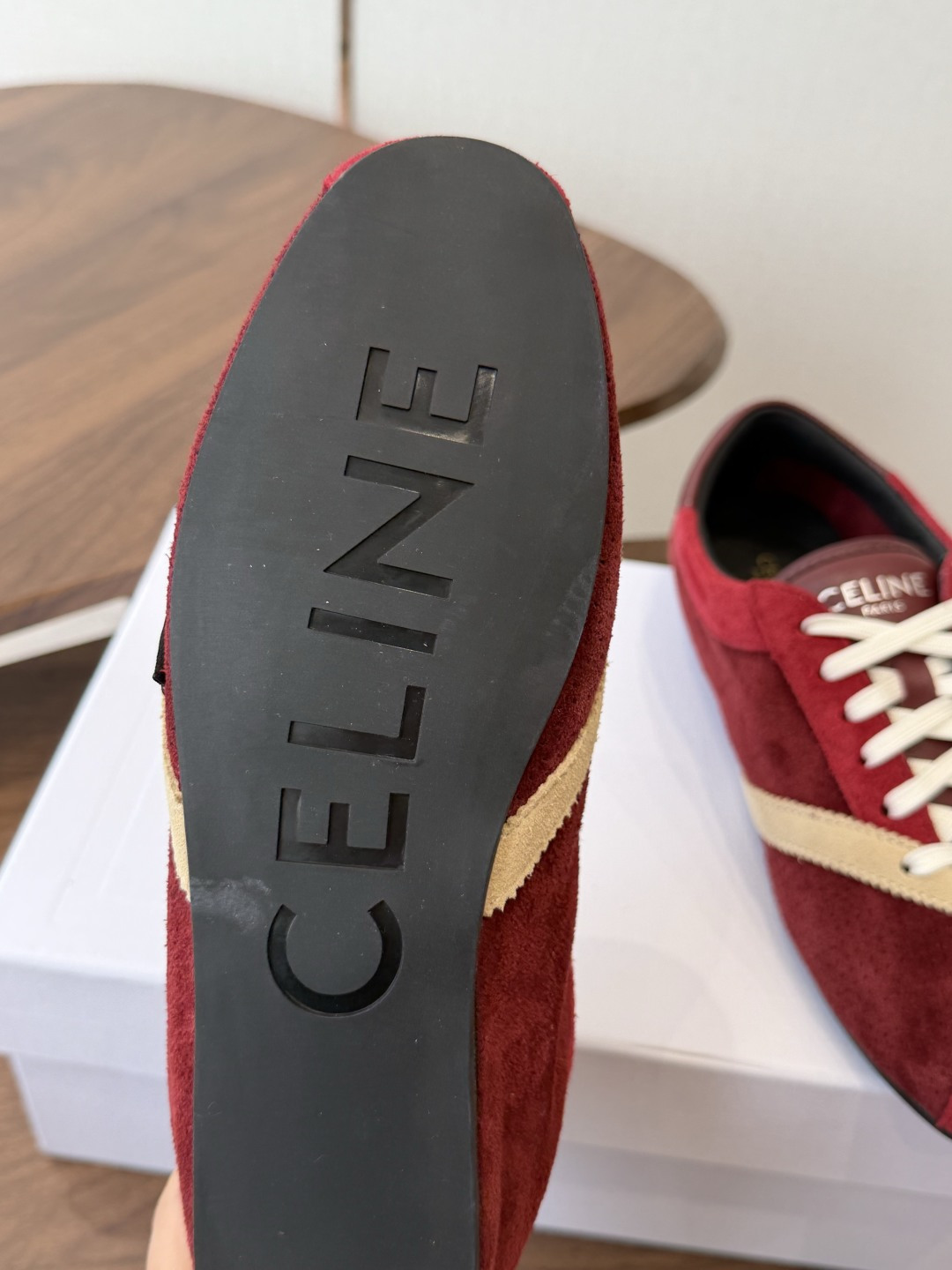 Celine 26ss 思琳新款休闲鞋德训运动鞋  充满街头感的一双鞋子，最新大C设计非常赞 这款鞋有它自己独特的设计 