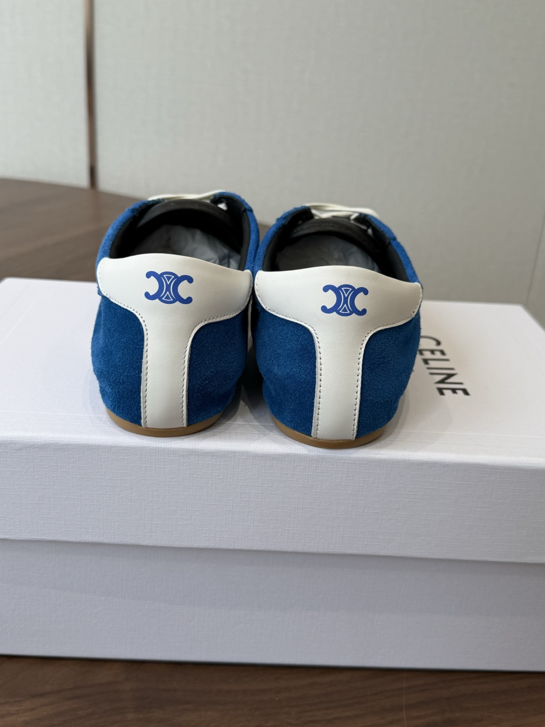 Celine 26ss 思琳新款休闲鞋德训运动鞋  充满街头感的一双鞋子，最新大C设计非常赞 这款鞋有它自己独特的设计 