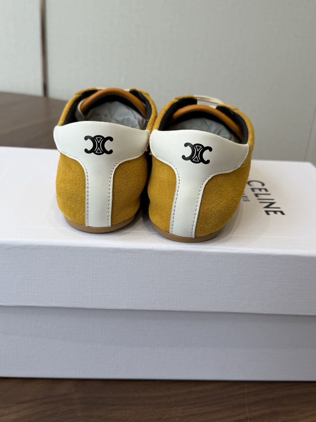 Celine 26ss 思琳新款休闲鞋德训运动鞋  充满街头感的一双鞋子，最新大C设计非常赞 这款鞋有它自己独特的设计 