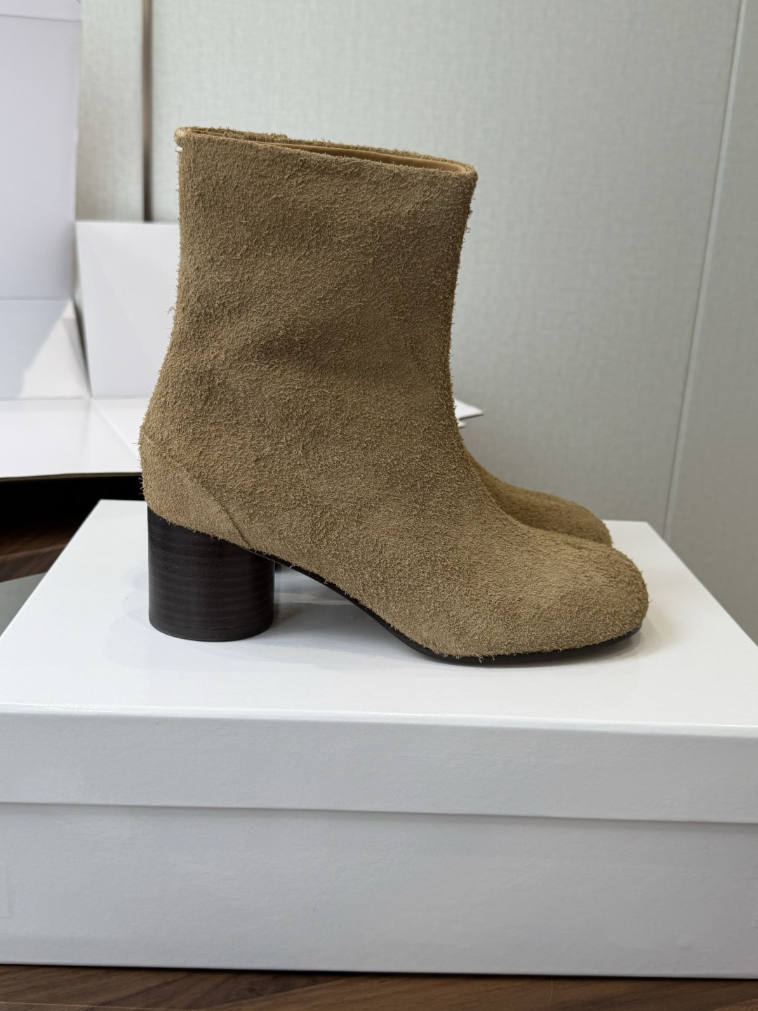 莞产(⚠️官网同步✈️盒包装) MaisonMargiela MM6 马吉拉分趾系列粗跟跟分趾靴 代购同渠道硬货(区分市 莞产(⚠️官网同步✈️盒包装) MaisonMargiela MM6 马吉拉分趾系列粗跟跟分趾靴 代购同渠道硬货(区分市