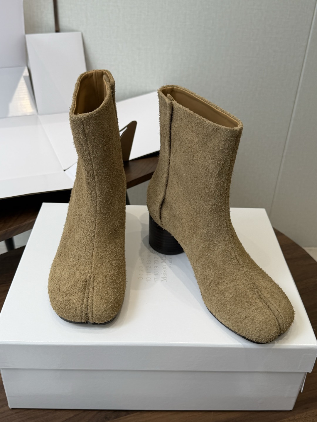莞产(⚠️官网同步✈️盒包装) MaisonMargiela MM6 马吉拉分趾系列粗跟跟分趾靴 代购同渠道硬货(区分市 莞产(⚠️官网同步✈️盒包装) MaisonMargiela MM6 马吉拉分趾系列粗跟跟分趾靴 代购同渠道硬货(区分市