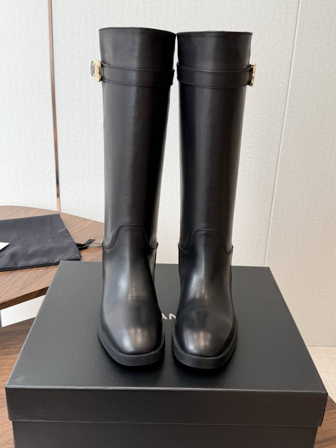 Chanel  26ss香奈儿中古款 切尔西 短靴  秋冬中古款 上脚特显腿型百搭  任何仙女都可以轻松驾驭   鞋面：