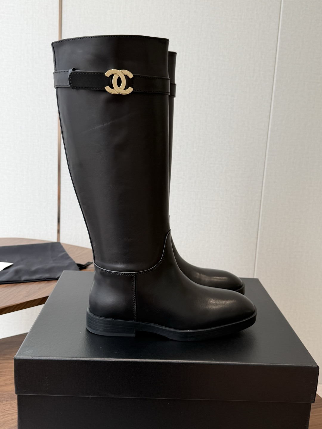 Chanel  26ss香奈儿中古款 切尔西 短靴  秋冬中古款 上脚特显腿型百搭  任何仙女都可以轻松驾驭   鞋面：