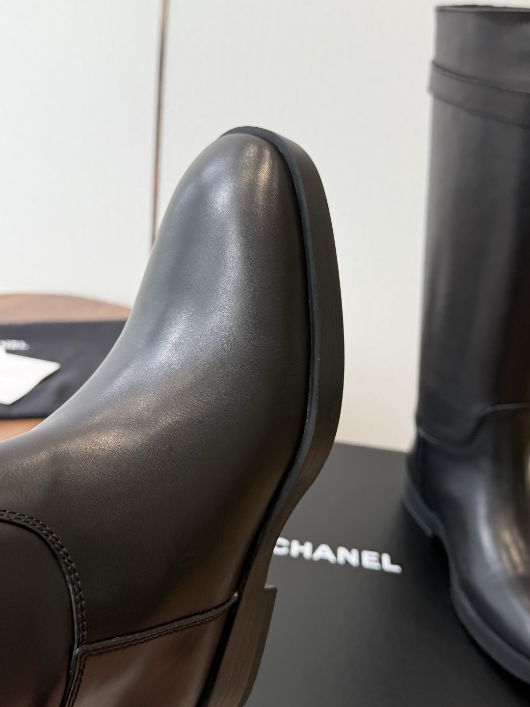 Chanel  26ss香奈儿中古款 切尔西 短靴  秋冬中古款 上脚特显腿型百搭  任何仙女都可以轻松驾驭   鞋面：