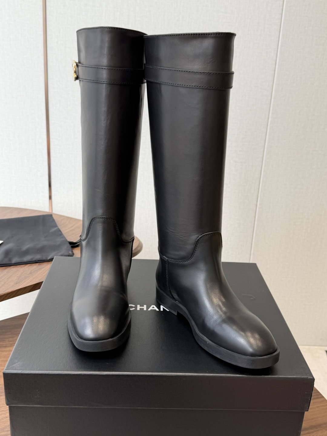 Chanel  26ss香奈儿中古款 切尔西 短靴  秋冬中古款 上脚特显腿型百搭  任何仙女都可以轻松驾驭   鞋面：