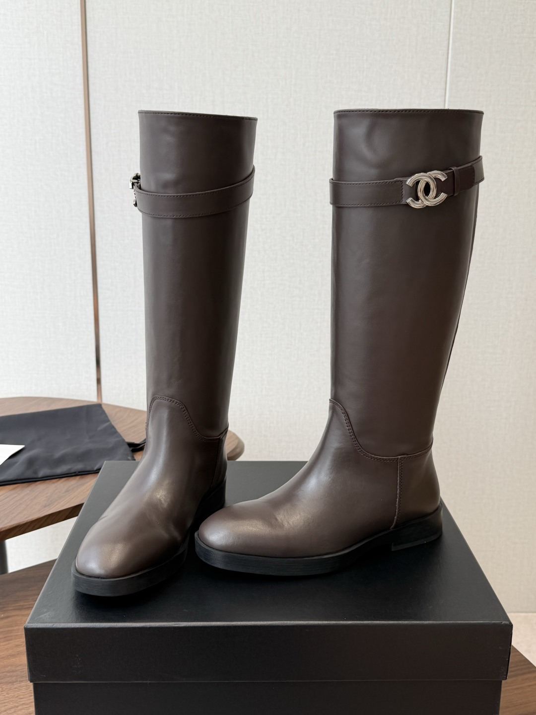 Chanel 26ss香奈儿中古款 切尔西 短靴 秋冬中古款 上脚特显腿型百搭 任何仙女都可以轻松驾驭 鞋面: Chanel 26ss香奈儿中古款 切尔西 短靴 秋冬中古款 上脚特显腿型百搭 任何仙女都可以轻松驾驭 鞋面: