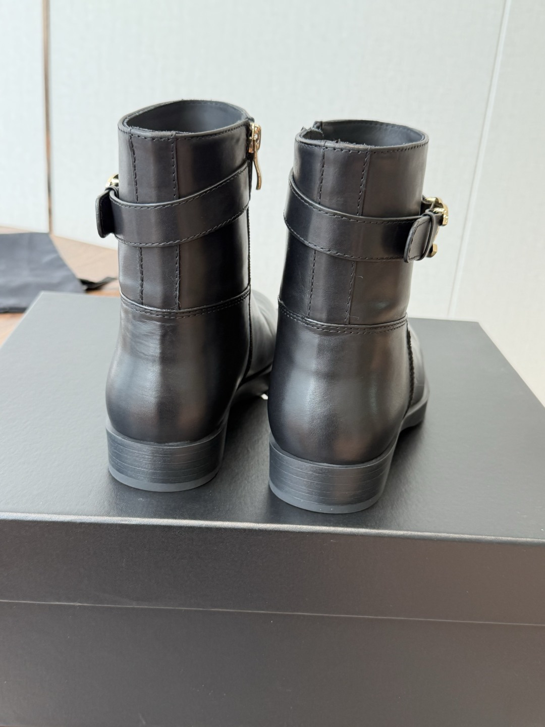 Chanel 26ss香奈儿中古款 切尔西 短靴 秋冬中古款 上脚特显腿型百搭 任何仙女都可以轻松驾驭 鞋面: Chanel 26ss香奈儿中古款 切尔西 短靴 秋冬中古款 上脚特显腿型百搭 任何仙女都可以轻松驾驭 鞋面: