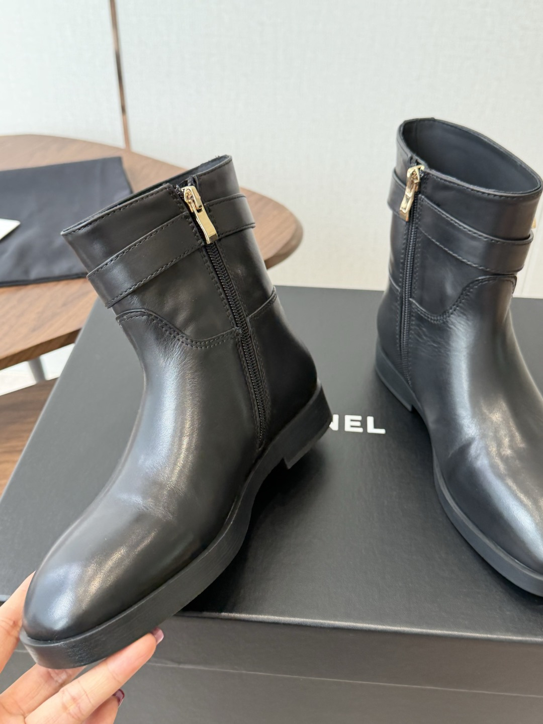 Chanel 26ss香奈儿中古款 切尔西 短靴 秋冬中古款 上脚特显腿型百搭 任何仙女都可以轻松驾驭 鞋面: Chanel 26ss香奈儿中古款 切尔西 短靴 秋冬中古款 上脚特显腿型百搭 任何仙女都可以轻松驾驭 鞋面: