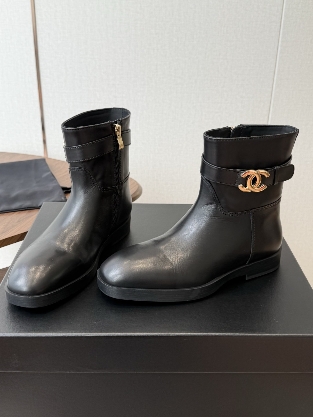 Chanel 26ss香奈儿中古款 切尔西 短靴 秋冬中古款 上脚特显腿型百搭 任何仙女都可以轻松驾驭 鞋面: Chanel 26ss香奈儿中古款 切尔西 短靴 秋冬中古款 上脚特显腿型百搭 任何仙女都可以轻松驾驭 鞋面: