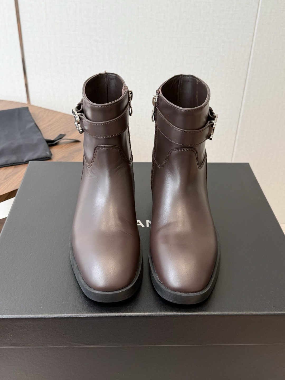 Chanel  26ss香奈儿中古款 切尔西 短靴  秋冬中古款 上脚特显腿型百搭  任何仙女都可以轻松驾驭   鞋面：