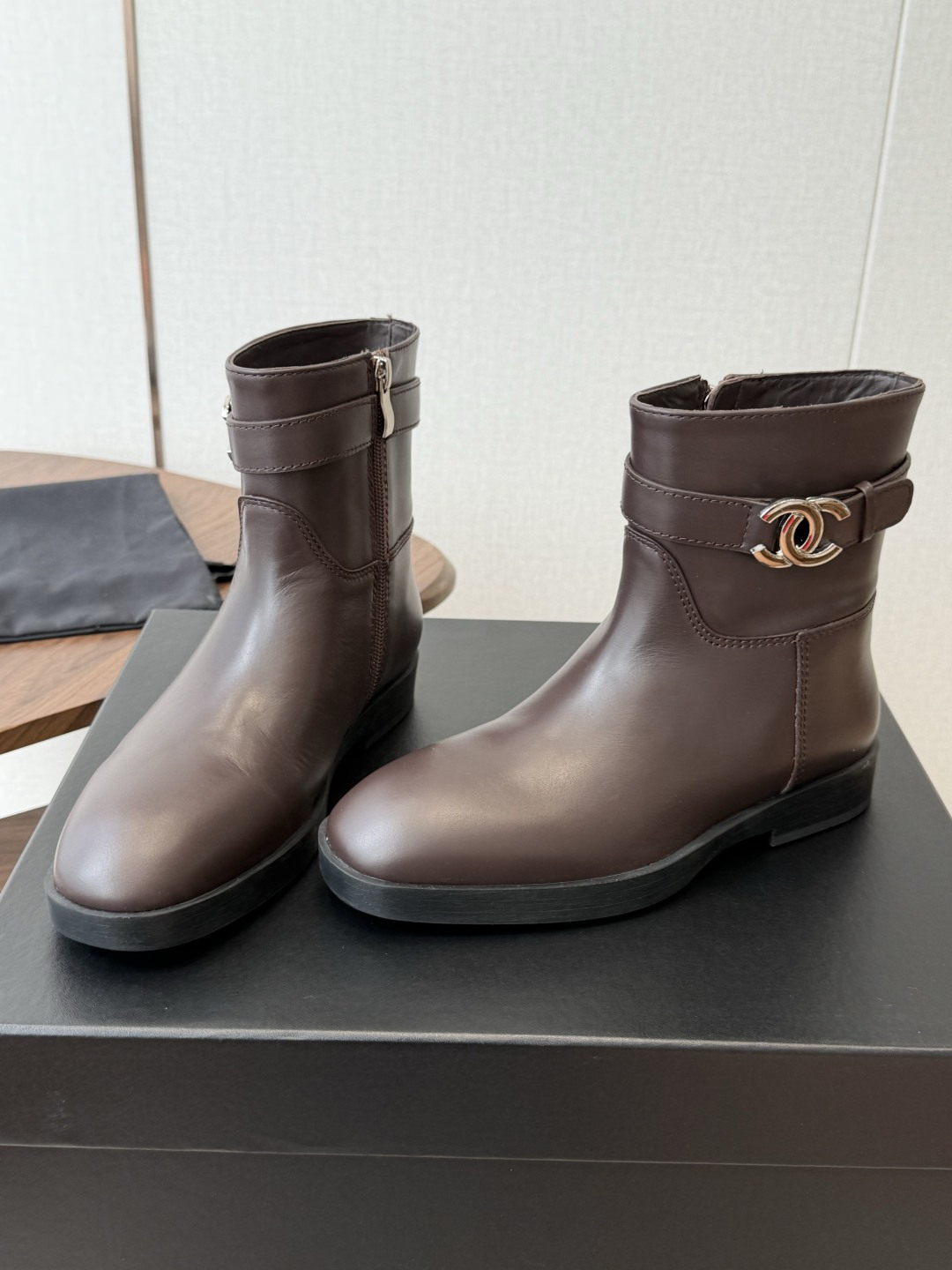 Chanel 26ss香奈儿中古款 切尔西 短靴 秋冬中古款 上脚特显腿型百搭 任何仙女都可以轻松驾驭 鞋面: Chanel 26ss香奈儿中古款 切尔西 短靴 秋冬中古款 上脚特显腿型百搭 任何仙女都可以轻松驾驭 鞋面:
