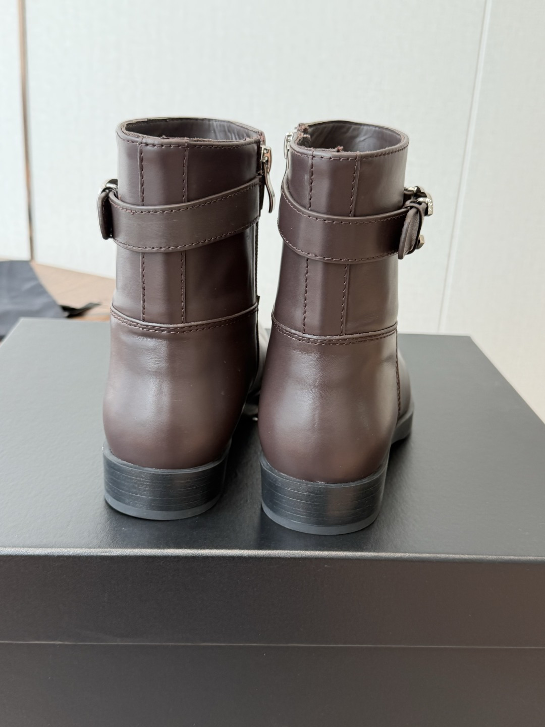 Chanel 26ss香奈儿中古款 切尔西 短靴 秋冬中古款 上脚特显腿型百搭 任何仙女都可以轻松驾驭 鞋面: Chanel 26ss香奈儿中古款 切尔西 短靴 秋冬中古款 上脚特显腿型百搭 任何仙女都可以轻松驾驭 鞋面: