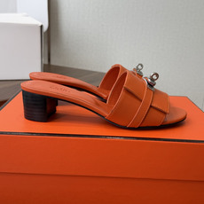 莞产Hermes爱马仕 26ss 凉拖鞋 经典的版型 ,搭配极具辨识度的扣子,上脚超级百搭好看时髦,各明星网红种草,春夏 莞产Hermes爱马仕 26ss 凉拖鞋 经典的版型 ,搭配极具辨识度的扣子,上脚超级百搭好看时髦,各明星网红种草,春夏
