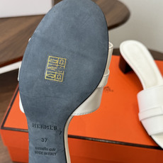 莞产Hermes爱马仕 26ss 凉拖鞋 经典的版型 ,搭配极具辨识度的扣子,上脚超级百搭好看时髦,各明星网红种草,春夏 莞产Hermes爱马仕 26ss 凉拖鞋 经典的版型 ,搭配极具辨识度的扣子,上脚超级百搭好看时髦,各明星网红种草,春夏