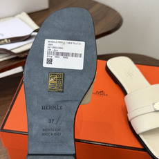 莞产Hermes爱马仕 26ss 凉拖鞋 经典的版型 ,搭配极具辨识度的扣子,上脚超级百搭好看时髦,各明星网红种草,春夏 莞产Hermes爱马仕 26ss 凉拖鞋 经典的版型 ,搭配极具辨识度的扣子,上脚超级百搭好看时髦,各明星网红种草,春夏