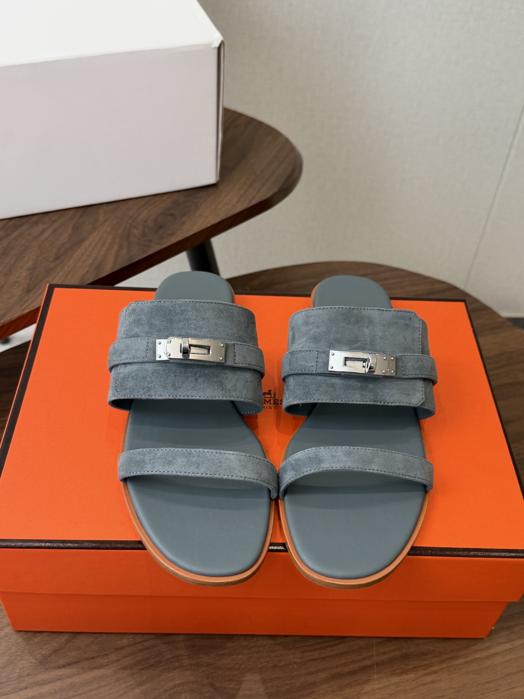 莞产Hermes爱马仕 26ss 最新 Kelly 凉拖经典的版型  搭配极具辨识度的上脚超级百搭好看时髦 超多明星网红
