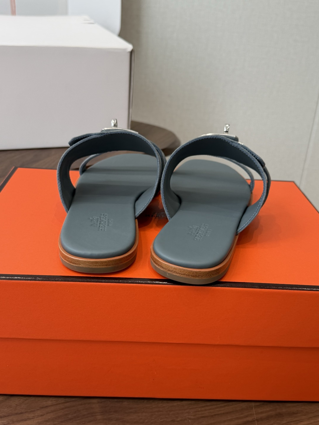 莞产Hermes爱马仕 26ss 最新 Kelly 凉拖经典的版型  搭配极具辨识度的上脚超级百搭好看时髦 超多明星网红