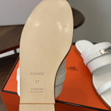 莞产Hermes爱马仕 26ss 最新 Kelly 凉拖经典的版型 搭配极具辨识度的上脚超级百搭好看时髦 超多明星网红 莞产Hermes爱马仕 26ss 最新 Kelly 凉拖经典的版型 搭配极具辨识度的上脚超级百搭好看时髦 超多明星网红