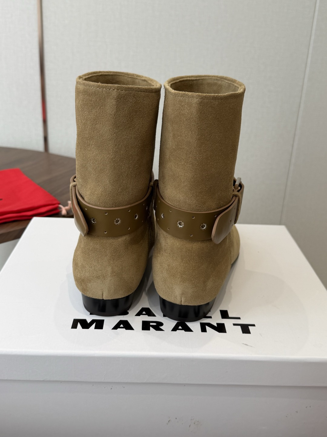 Isabel Marant 伊莎贝尔 26ss 少女感 一眼就心动 一脚蹬平底短靴 isabel marant Isabel Marant 伊莎贝尔 26ss 少女感 一眼就心动 一脚蹬平底短靴 isabel marant