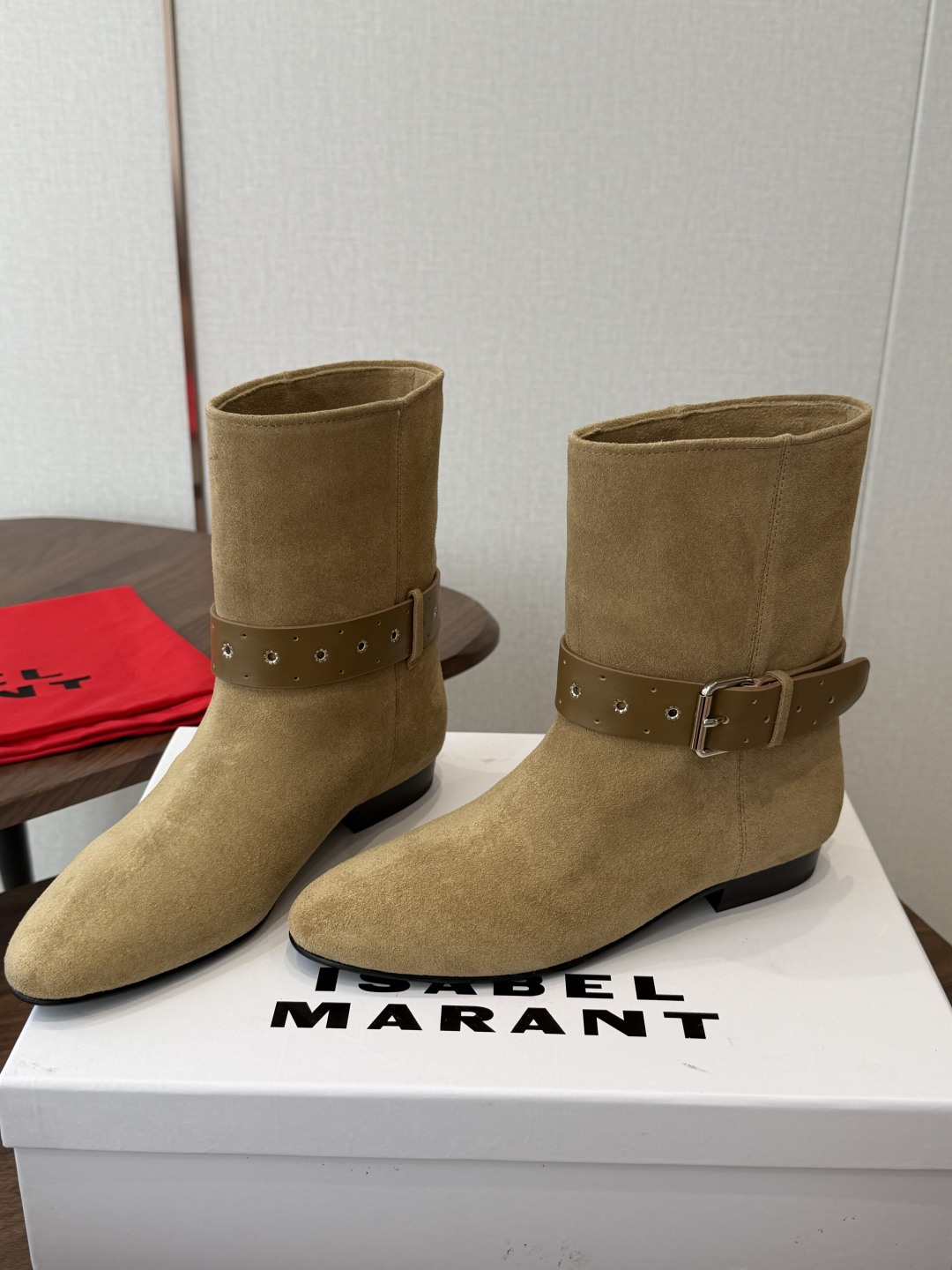 Isabel Marant 伊莎贝尔 26ss 少女感 一眼就心动 一脚蹬平底短靴 isabel marant Isabel Marant 伊莎贝尔 26ss 少女感 一眼就心动 一脚蹬平底短靴 isabel marant