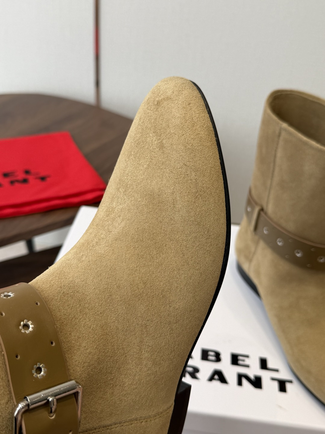 Isabel Marant 伊莎贝尔 26ss 少女感 一眼就心动 一脚蹬平底短靴 isabel marant Isabel Marant 伊莎贝尔 26ss 少女感 一眼就心动 一脚蹬平底短靴 isabel marant