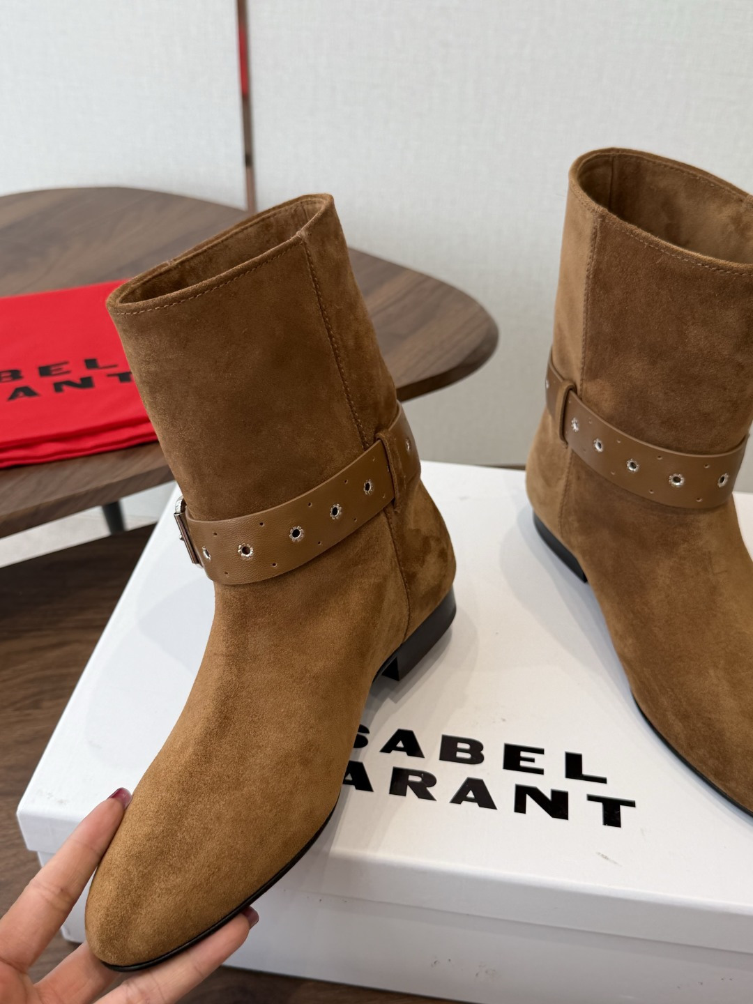 Isabel Marant 伊莎贝尔 26ss 少女感 一眼就心动 一脚蹬平底短靴 isabel marant Isabel Marant 伊莎贝尔 26ss 少女感 一眼就心动 一脚蹬平底短靴 isabel marant